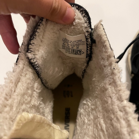 Converse with Faux Fur Lining - Picture 2 of 3